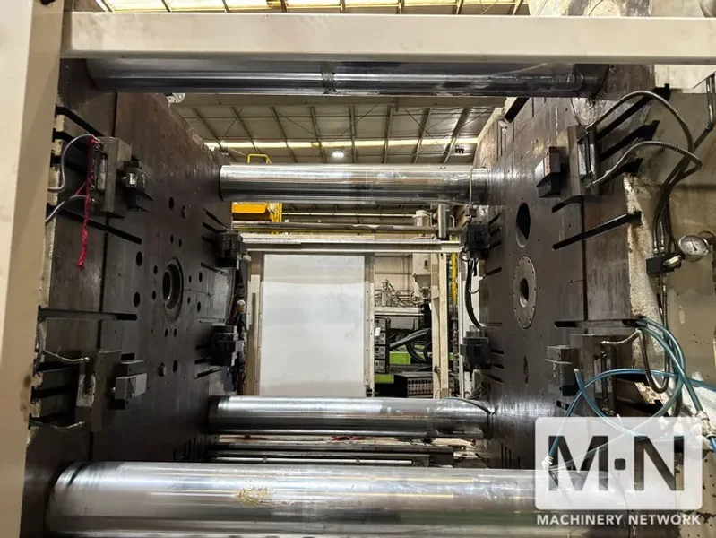 650 TON 58/39.5 OZ KRAUSS MAFFEI MODEL KM650-300-400CKZ 2-COLOR INJECTION MOLDING MACHINE MFG 2010