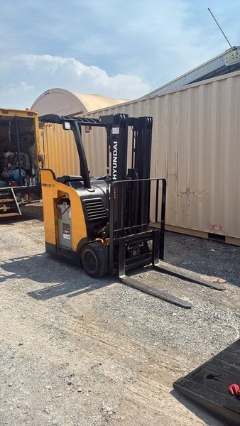 Hyundai 18BCS-9 Forklift, 2015
