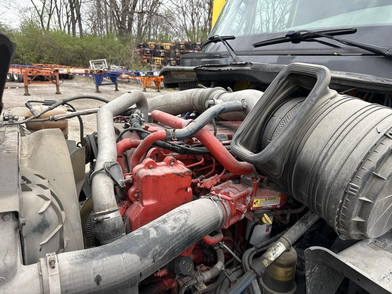 International LF687 Sleeper Truck, 2016 – 1.1 Million Miles – Cummins ISX – Tandem Axle Highway Tractor