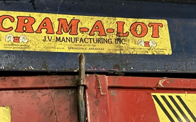 60" CRAM-A-LOT VERTICAL HYDRAULIC BALER: YOBRO #24584