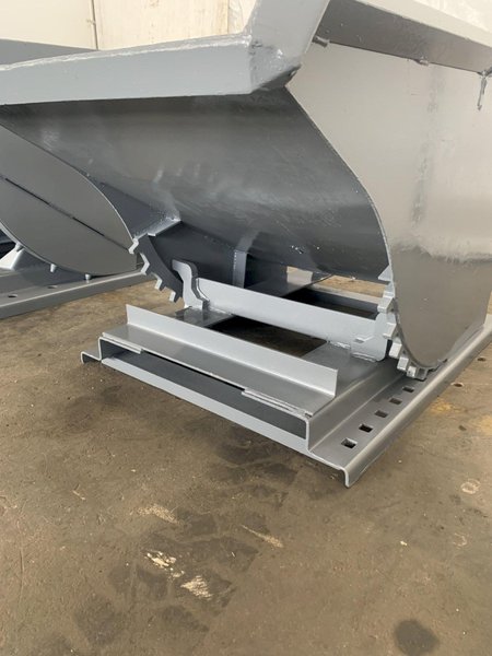 1/4 YARD DUMP HOPPER. STOCK # 0524223