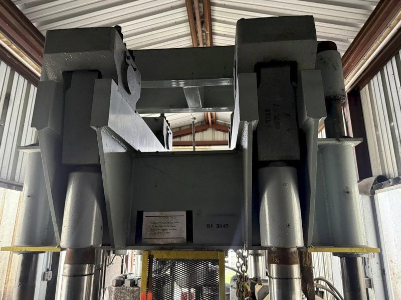 2000 TON HEAVY DUTY 4-POST HYDRAULIC PRESS. STOCK # 0543726