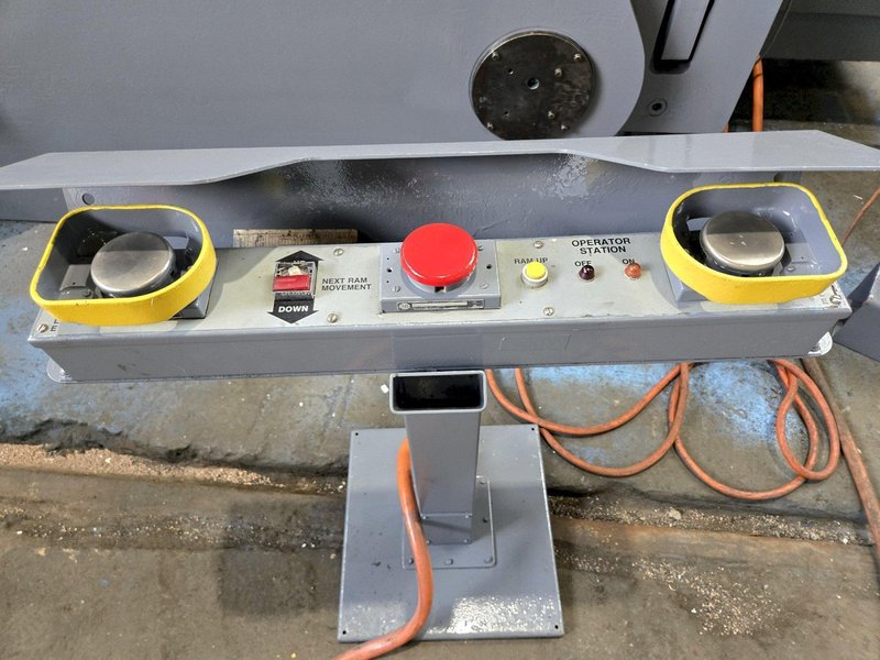 230 TON X 14' CINCINNATI 230AFX12 AUTOFORM HYDRAULIC PRESS BRAKE WITH UPGRADED CONTROL. STOCK # 0112226