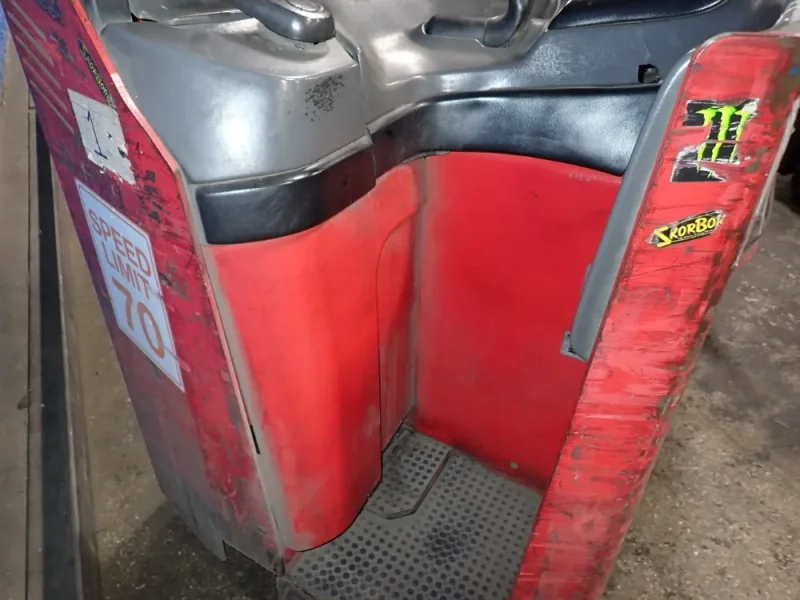 RAYMOND 4000 LBS ELECTRIC STANDUP  FORKLIFT  -  R40-C40TT
