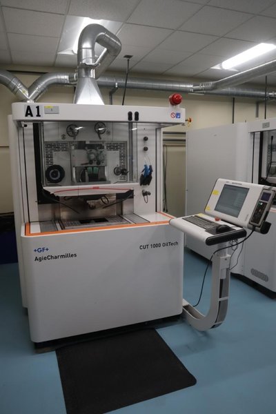 AgieCharmilles Cut 1000 Oiltech CNC Wire EDM Electrical Discharge Machine, Fire Suppression, IPG-VO Generator, Dual Wire Spool Auto Threading