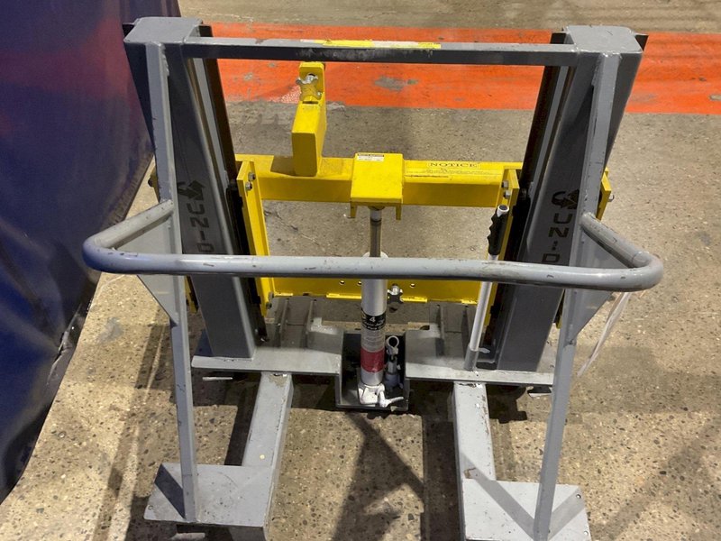 UNIDEX 4-A HYDRAULIC LIFT 2600 LBS MAX USED