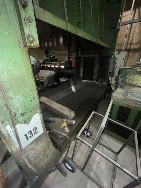 700 TON VERSON 700-HD-2-144T HYDRAULIC PRESS STOCK# 3992