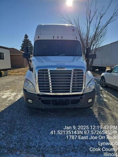 Freightliner Cascadia 125 Sleeper Truck – 2015