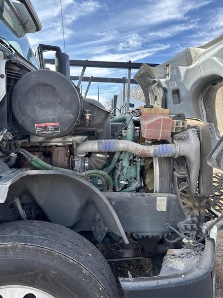 2022 Volvo VNL64T 760 4V4NC9EH2NN602669