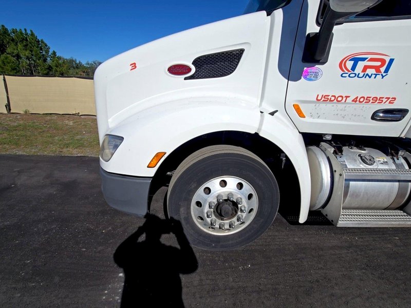 Peterbilt 579 Day Cab Truck, 2020 – PACCAR MX-13 – Automated Transmission