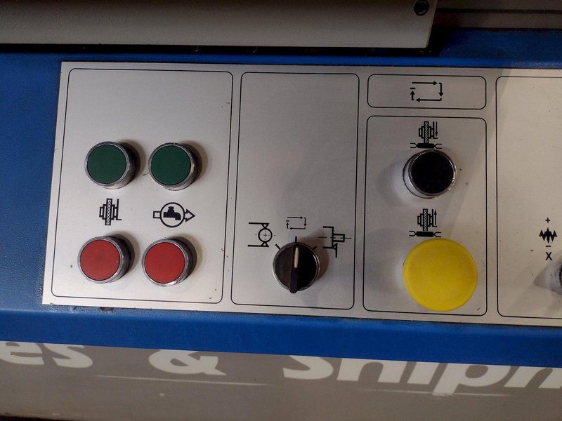 9.4" X 27" JONES &amp; SHIPMAN MODEL #FORMAT 15-700 CNC CYLINDRICAL GRINDER: STOCK #16131