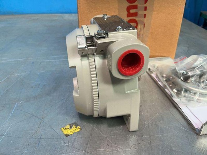 Honeywell Smartline Temperature Transmitter - Stt700-1h-f20-uu0000-90a1-11s-a-00-0000