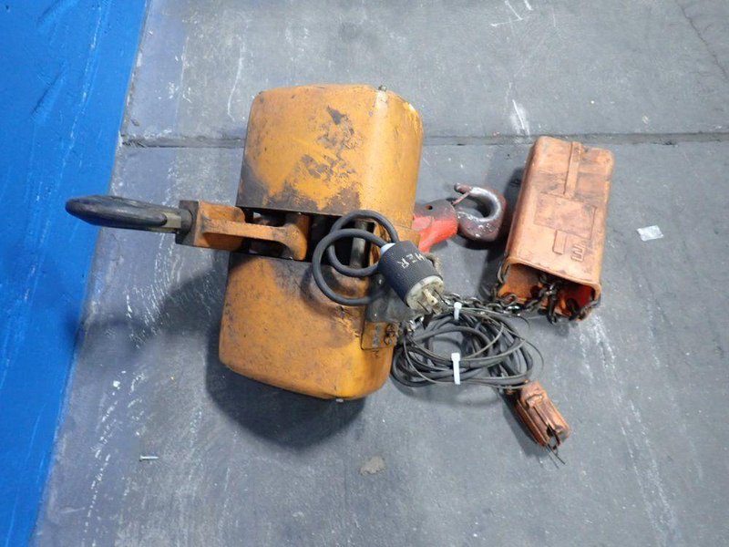 HITACHI LTD 3 TONS ELECTRIC CHAIN HOIST  -  3BS