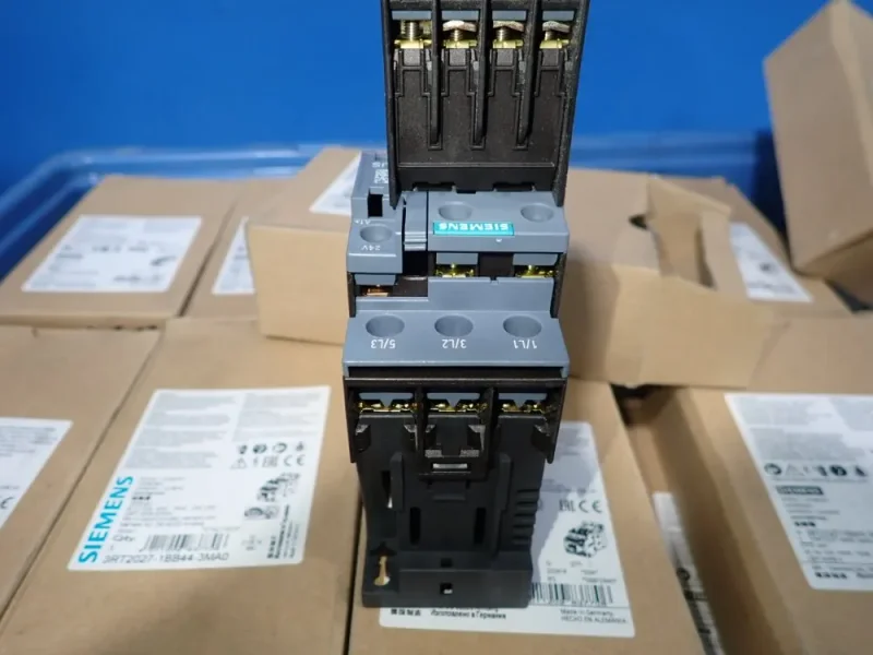 SIEMENS CONTACTOR  -  3RT2027-1BB44-3MA0
