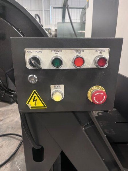 Hyundai Wia F400 CNC Vertical Machining Center – Mill