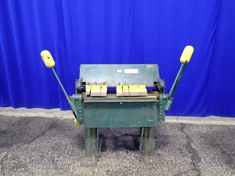 CHICAGO 12 GAUGE BOX AND PAN FINGER BRAKE  -  L30