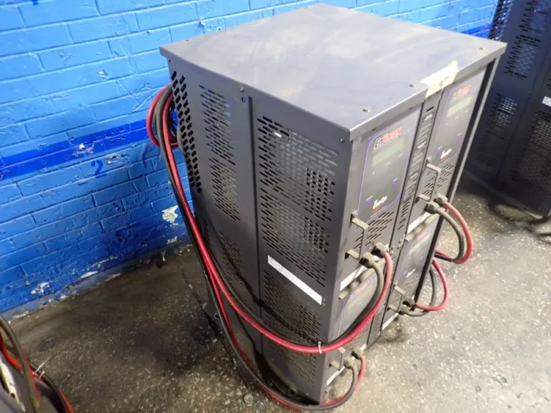 ENERSYS 24 V / 900 AH BATTERY CHARGER   -  EM3-12-900