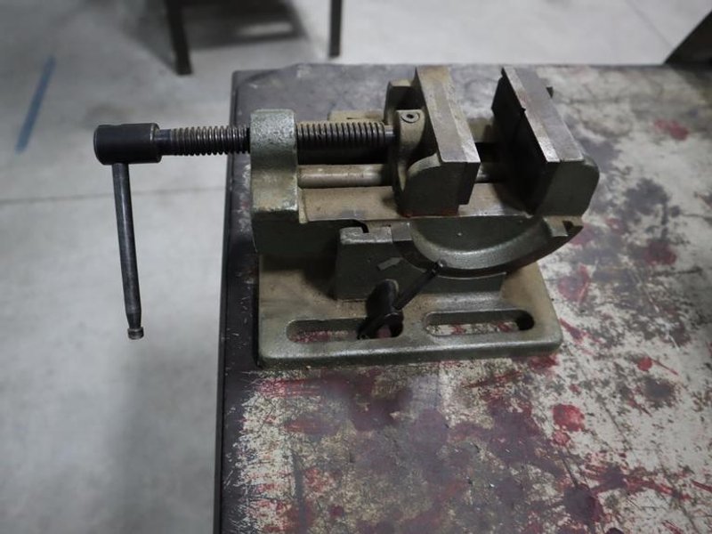 4" Tilting Drill Press Vice- Auction Item