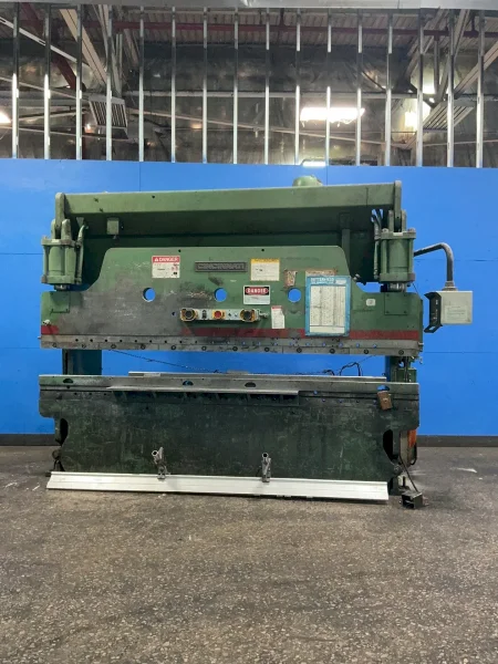 CINCINNATI 135 TON PRESS BRAKE  -  135 CB X 10 FT