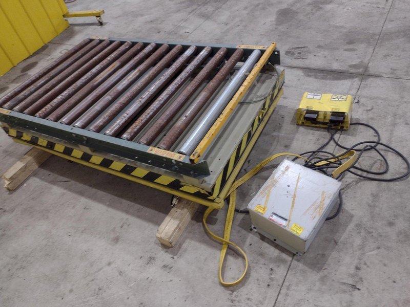 3500 LB X 60" X 36" SOUTHWORTH HYDRAULIC SCISSOR LIFT TABLE WITH ROLLER TOP: STOCK #20930
