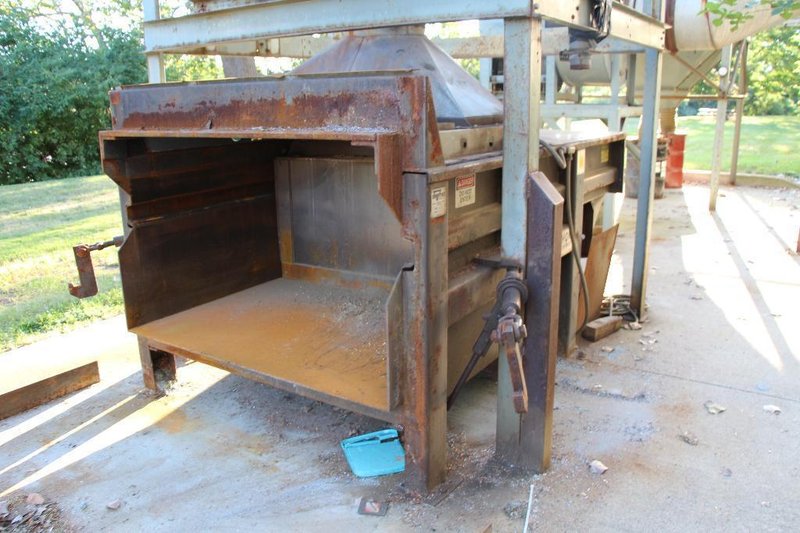 15 HP MARATHON BALER &amp; CHIP COLLECTION SYSTEM: STOCK #61739