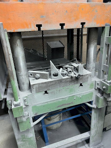 Hammond 50 ton 4 post hydraulic press with top mounted hydraulic system, 20" x 24" bolster, 7" ram, 20" l to r, 14 1/2" f to b, t slotted upper and lower, belt discharge