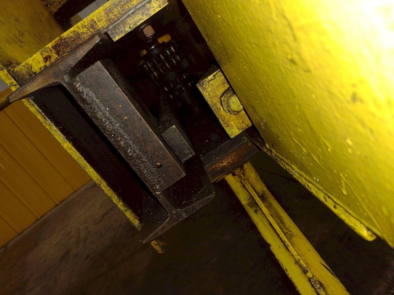 3,000 LBS CALDWELL MOTORIZED COIL GRAB LIFTER: STOCK #22717