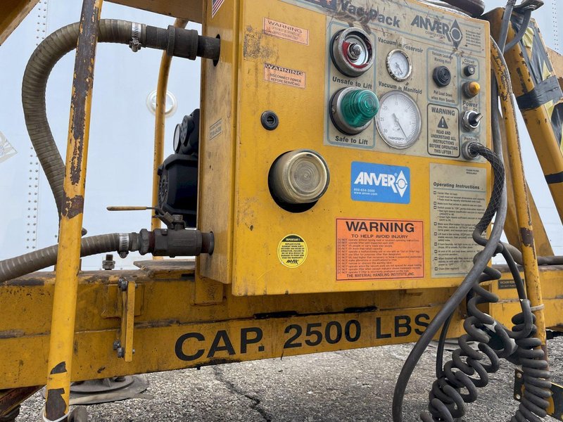 2500 LBS X 40' ANVER MODEL #E250-112-406-6/4 IPE VACUUM SHEET LIFTER. STOCK # 2755