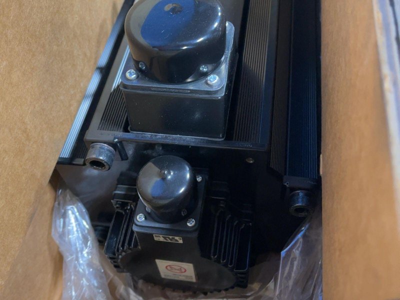 YASKAWA ELECTRIC 7500 W AC SERVO MOTOR   -  SGMG-75A2AB