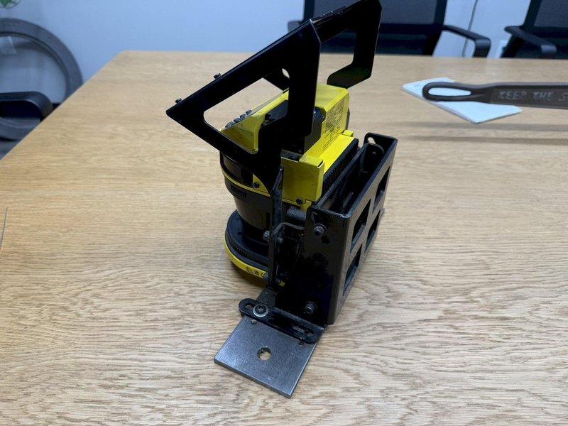 2024 KEYENCE MODEL SZV04X SAFETY LASER SCANNER, MULTI-FUNCTION TYPE, WITH CAMERA FUNCTION: YOBRO #24838