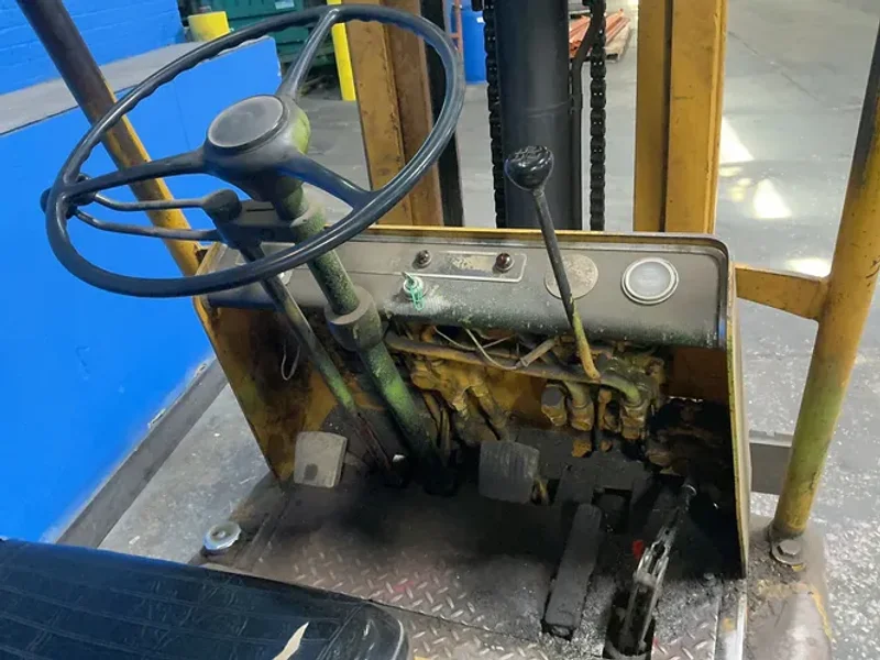 HYSTER 6000 LBS PROPANE FORKLIFT  -  S60B