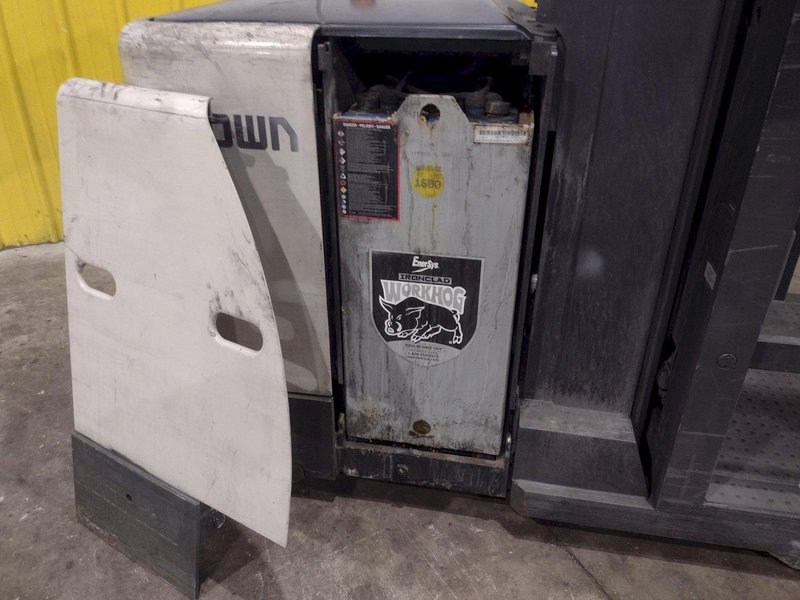 3,000 LB CROWN MODEL #SP 3500 ELECTRIC ORDER PICKER FORKLIFT 2018 : YOBRO #25407