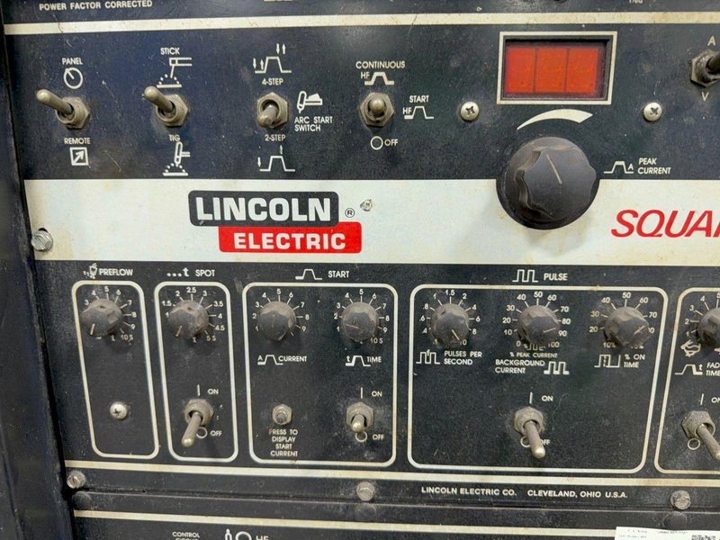 LINCOLN 350 AMP WELDER  -  SQUAREWAVE TIG-355