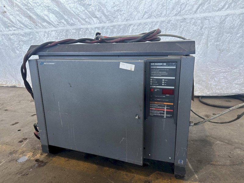 GNB SCR 100 POWER SYSTEM BATTERY CHARGER. STOCK #0650426