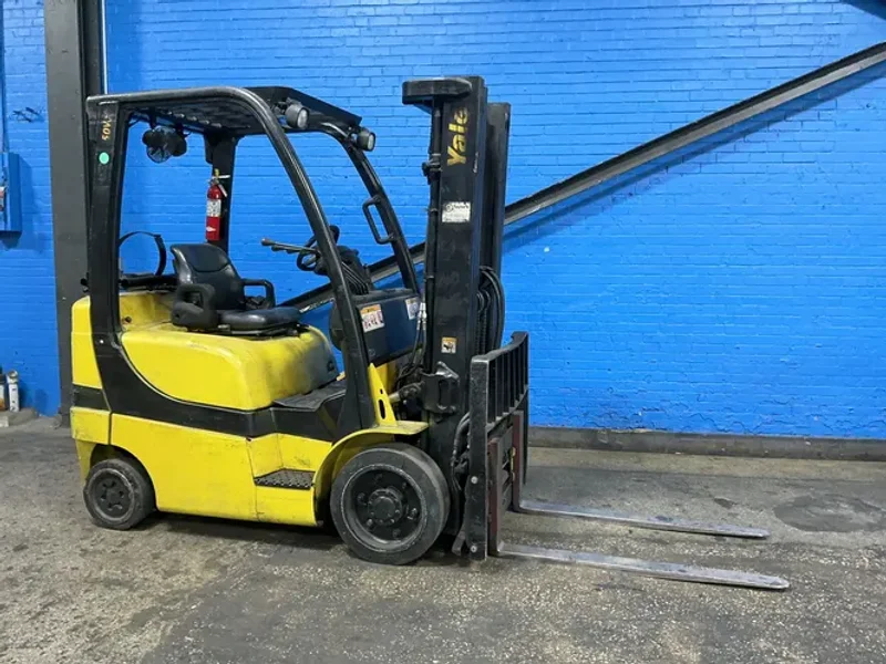 YALE 4550 LBS PROPANE FORKLIFT  -  GLC050VXNVSE085