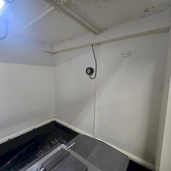 Hyundai Wia F500VM VMC, 2013 – Probing, Chip Conveyor