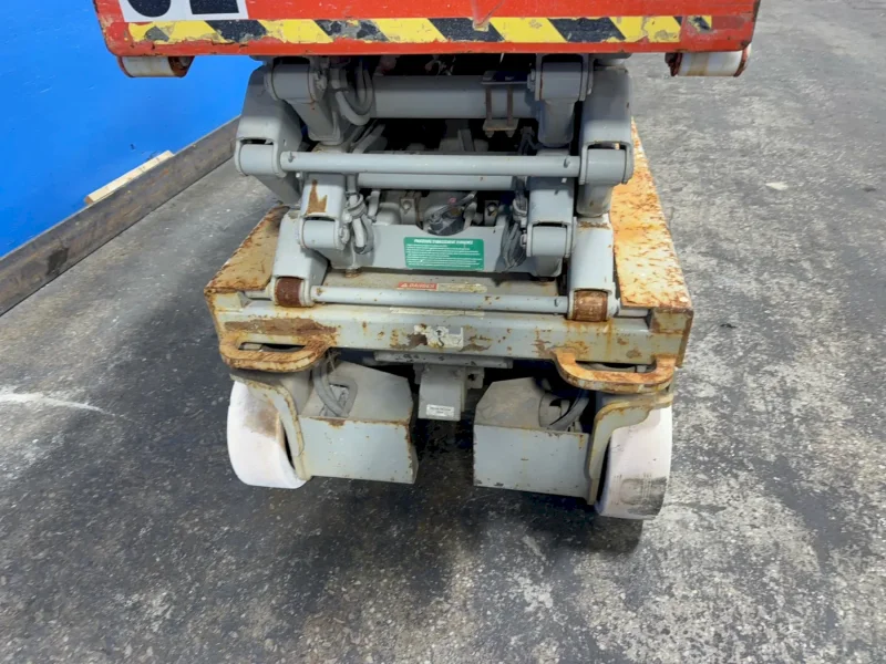 SKYJACK 550 LBS SCISSOR LIFT  -  SJ III-3219