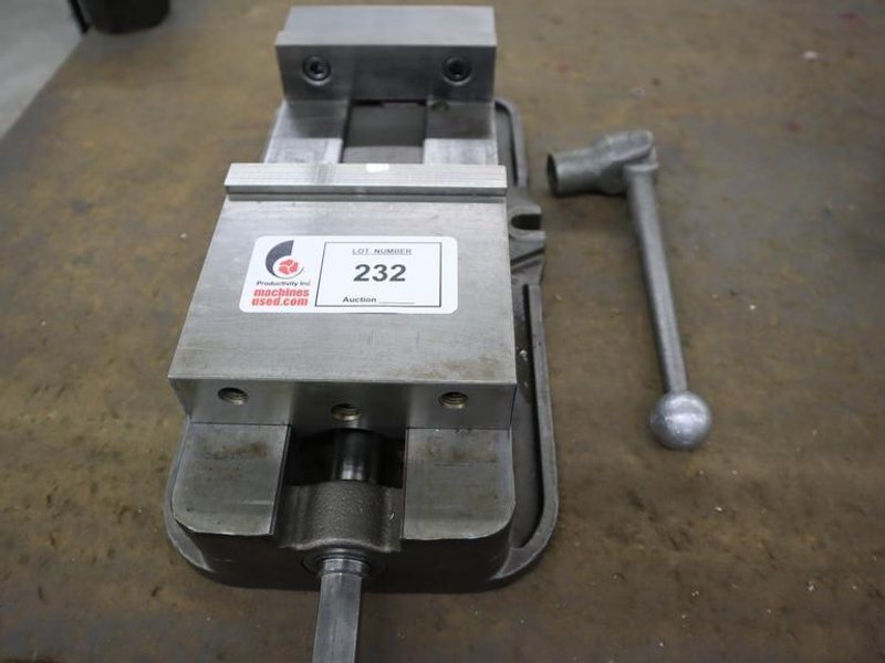 Kurt D-675 6" Machine Vise with Steel Hard Jaws and Handle- Auction Item