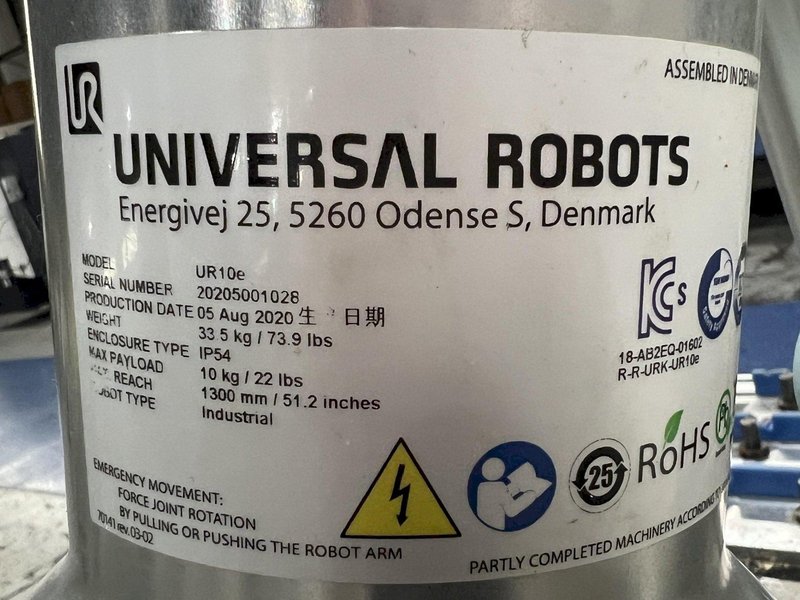 Universal Robots UR10e Cobot With Parts loading base/station. New-2020