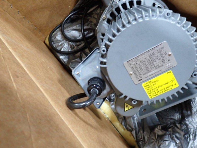 LEYBOLD .4 KW VACUUM PUMP  -  SC15D