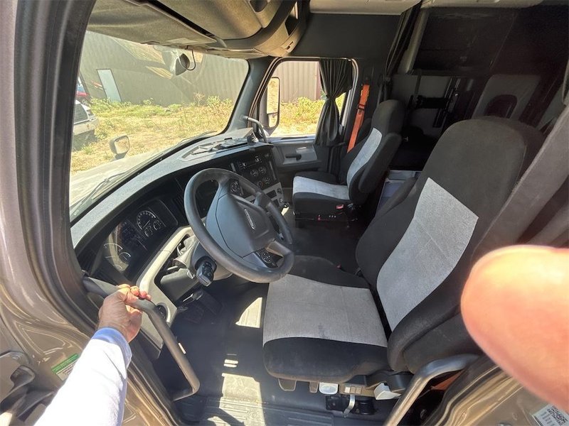 2020 Freightliner Cascadia 126 3AKJHHDR2LSKC0465