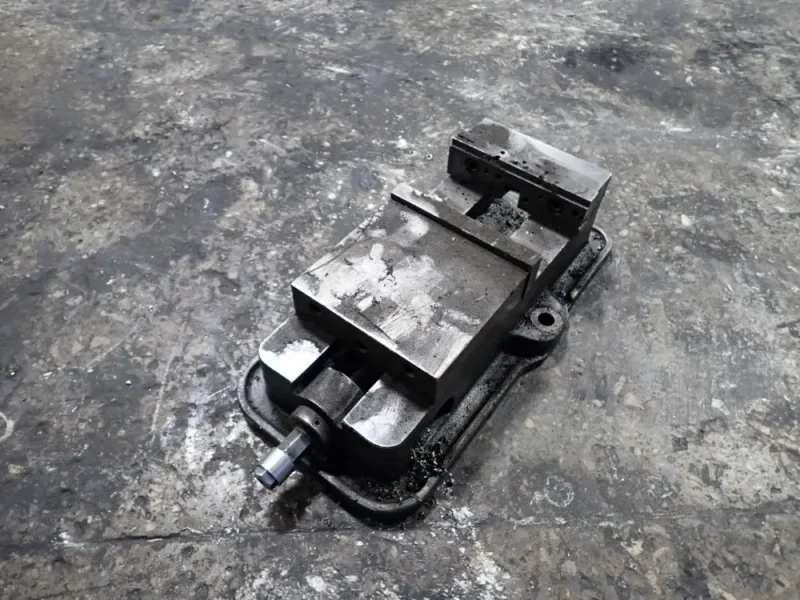 KURT 6" VISE