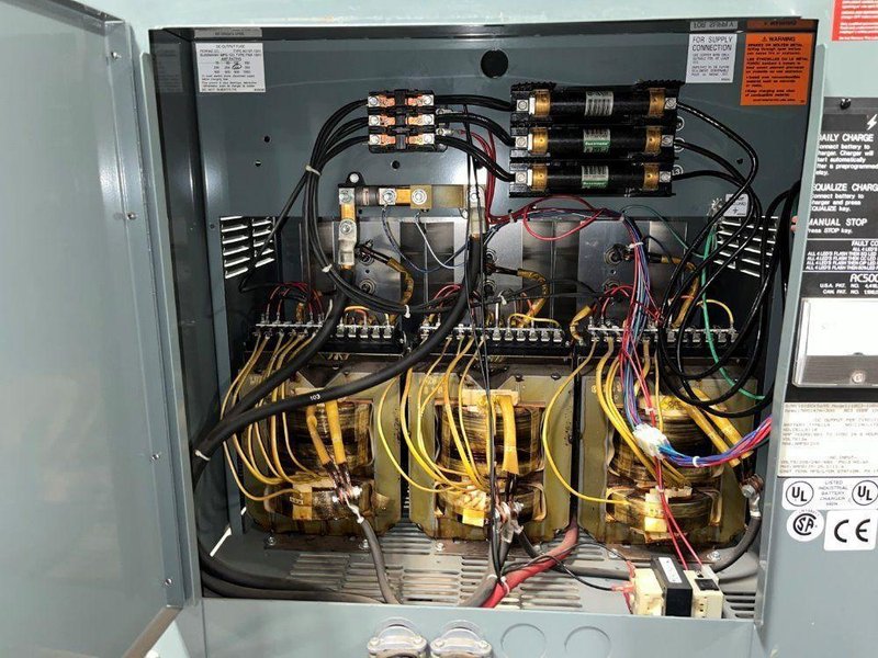 DEKA Automatic Battery Charger, Model 18C3-1050