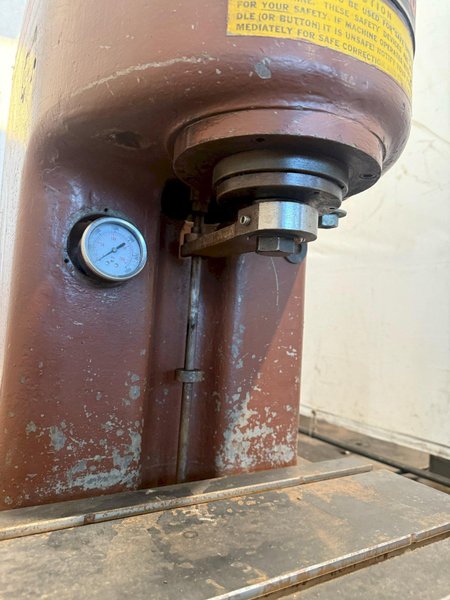 4 TON DENISON MULTIPRESS HYDRAULIC PRESS. STOCK # 1213925.