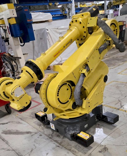 FANUC R2000IB/175L ROBOT ONLY DAMAGED CONNECTOR USED