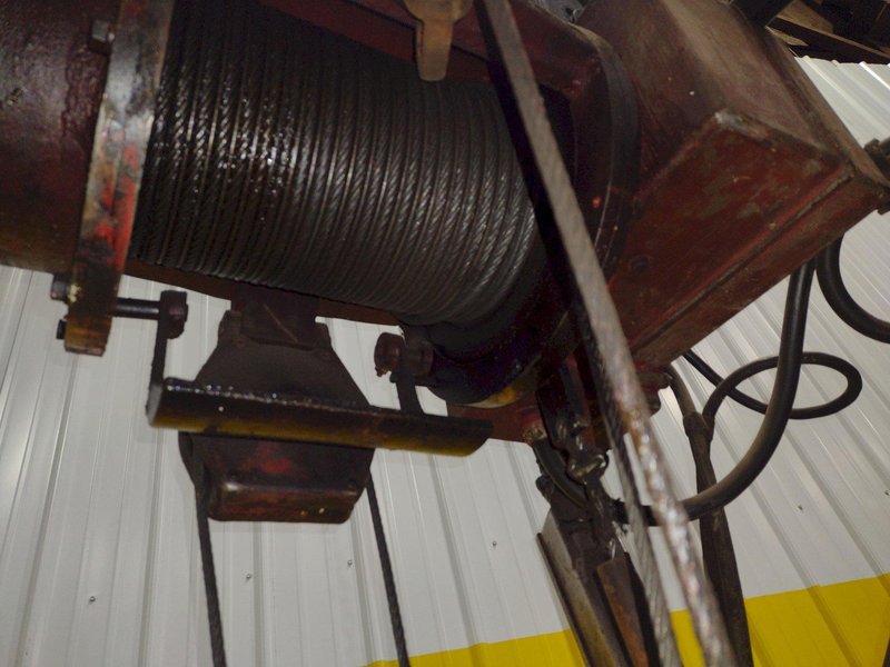 2 TON 4,000 LBS BOBCAT POWER CABLE HOIST WITH TROLLEY: STOCK #18938