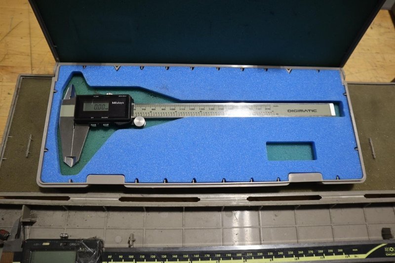 Mitutoyo Verneer Calipers: (4) 12" Dial Type, (2) 8" Digimatic, (1) 12" Absolute Digimatic- Auction Item