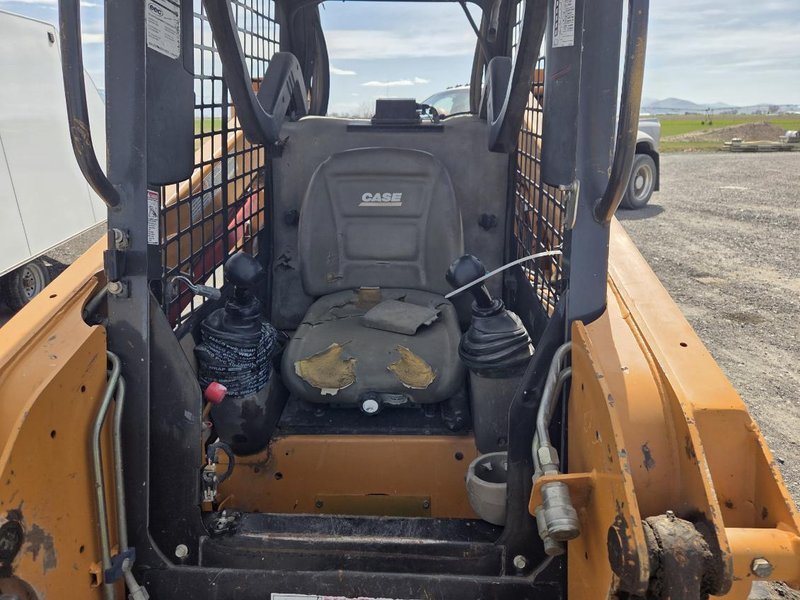 Case 440CT Compact Track Loader, 2007 – 3,000 LB ROC, Enclosed Cab, 83 HP Diesel, 2-Speed