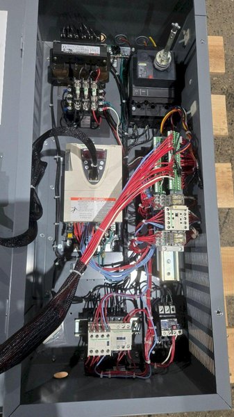 SQUARE D ALTIVAR CLASS 8839 EFDDG4VT E-FLEX VARIABLE SPEED DRIVE 460V C USED