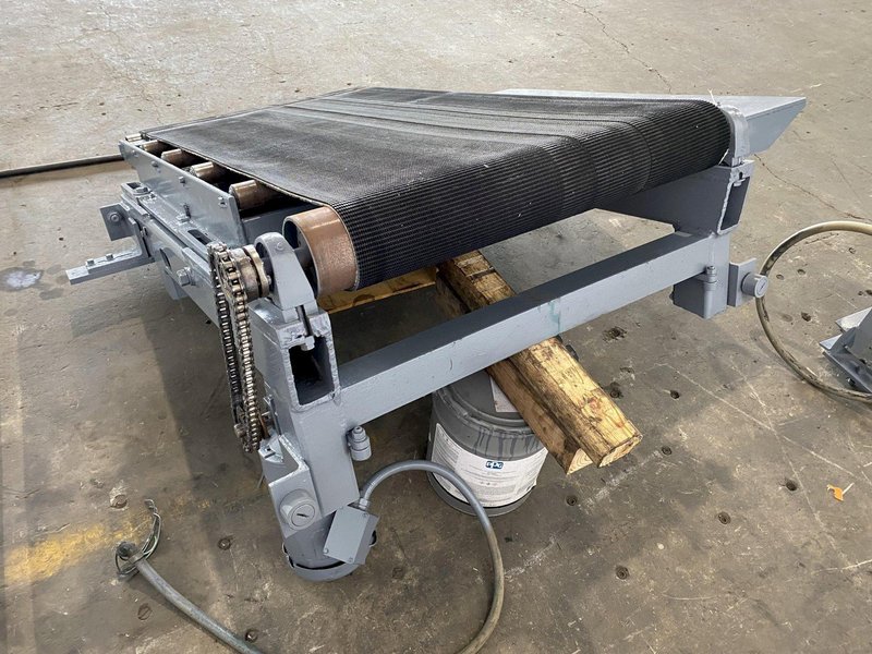 32&quot; WIDE  X 72&quot; LONG POWERED INFEED/OUTFEED CONVEYOR. STOCK # 0950922